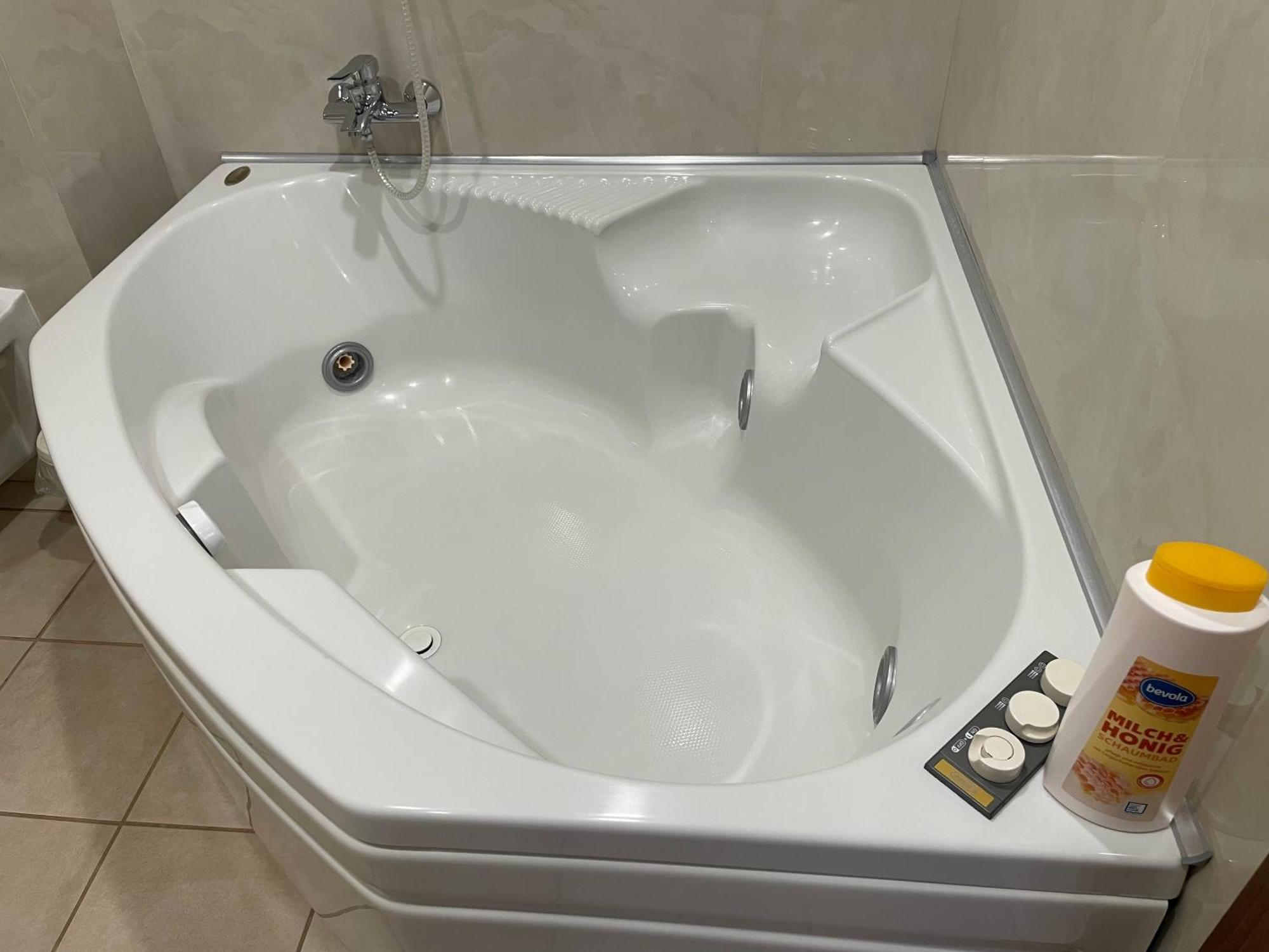 Newly Furnished Avi Jacuzzi Studio For A Family With Kids Varna Exterior photo